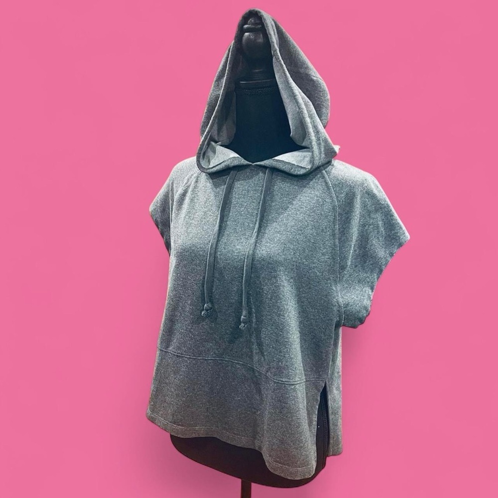 Avia Gray Short Sleeve Hoodie Medium 8-10 Athleisure Sweatshirt Side Slit Top